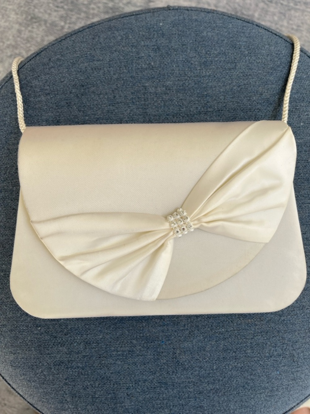 Vintage Elegant Ivory Satin Bow Evening Clutch with Shoulder Strap